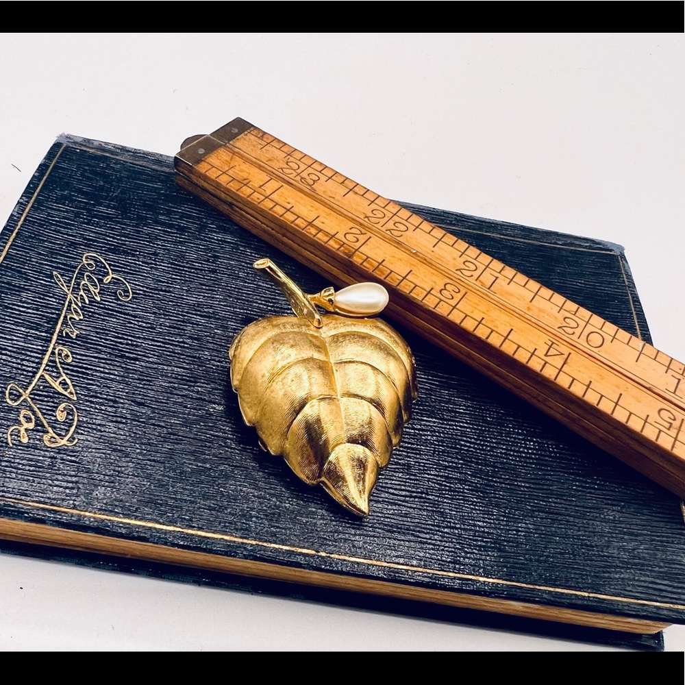 Vintage AVON scent holder locket leaf brooch gold tone